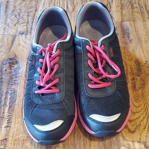 Vionic Alliance shoes size 9